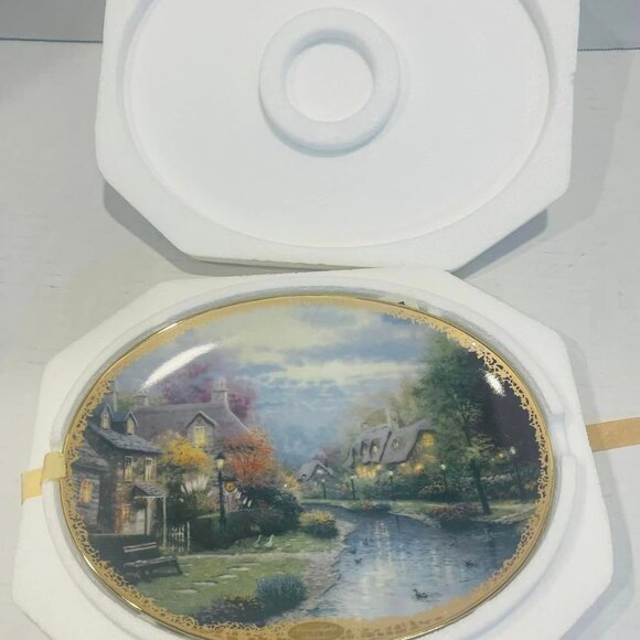 Thomas Kinkade Lamplight Village "Lamplight Brooke" Oval Collector’s NEW 11804A - Picture 3 of 7